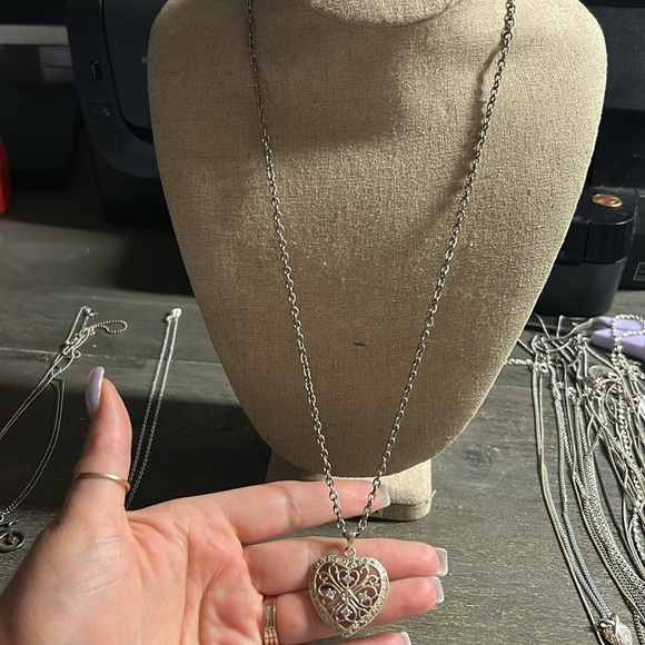 Elegant Silver Heart Pendant Necklace - Picture 2 of 2